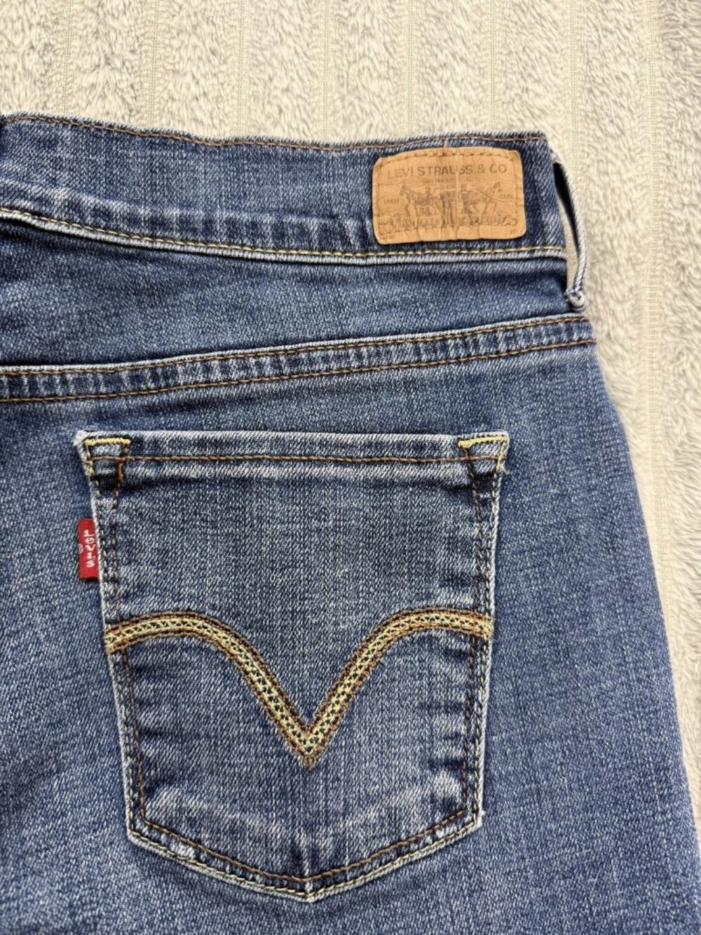Levi's 515 Capri Jeans Womens 4 Blue Mid Rise Cuffed Crop Stretch Casual Denim - Picture 7 of 10